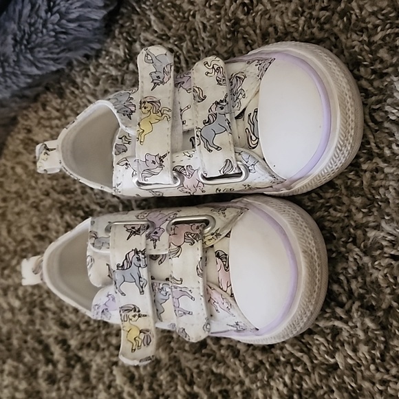 Converse Other - Toddler Girls Converse Low Tops Size 6